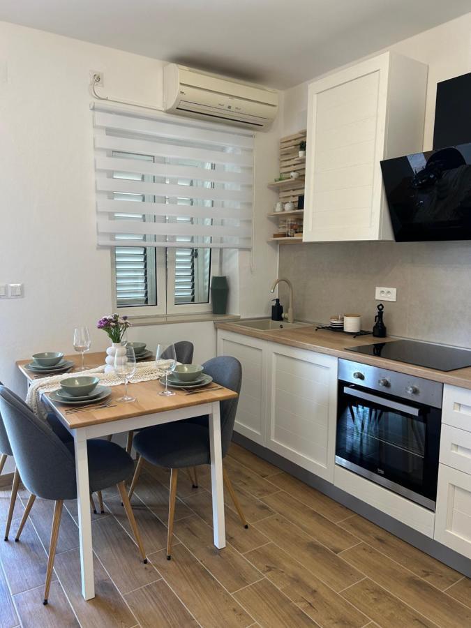 Appartement Zio Nino à Sutomiscica Extérieur photo